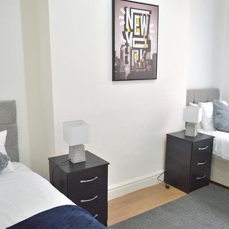 Beautiful Two-Bed Apartment With Driveway Parking Нотингам Екстериор снимка