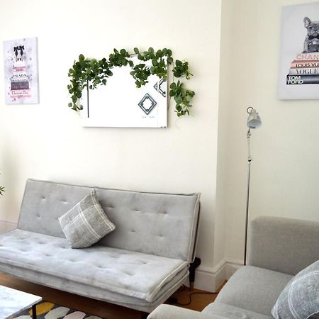 Beautiful Two-Bed Apartment With Driveway Parking Нотингам Екстериор снимка