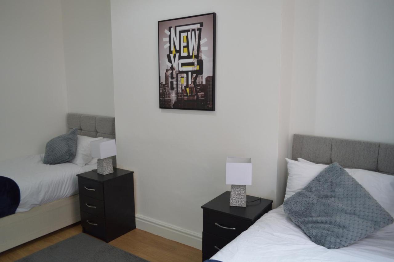 Beautiful Two-Bed Apartment With Driveway Parking Нотингам Екстериор снимка