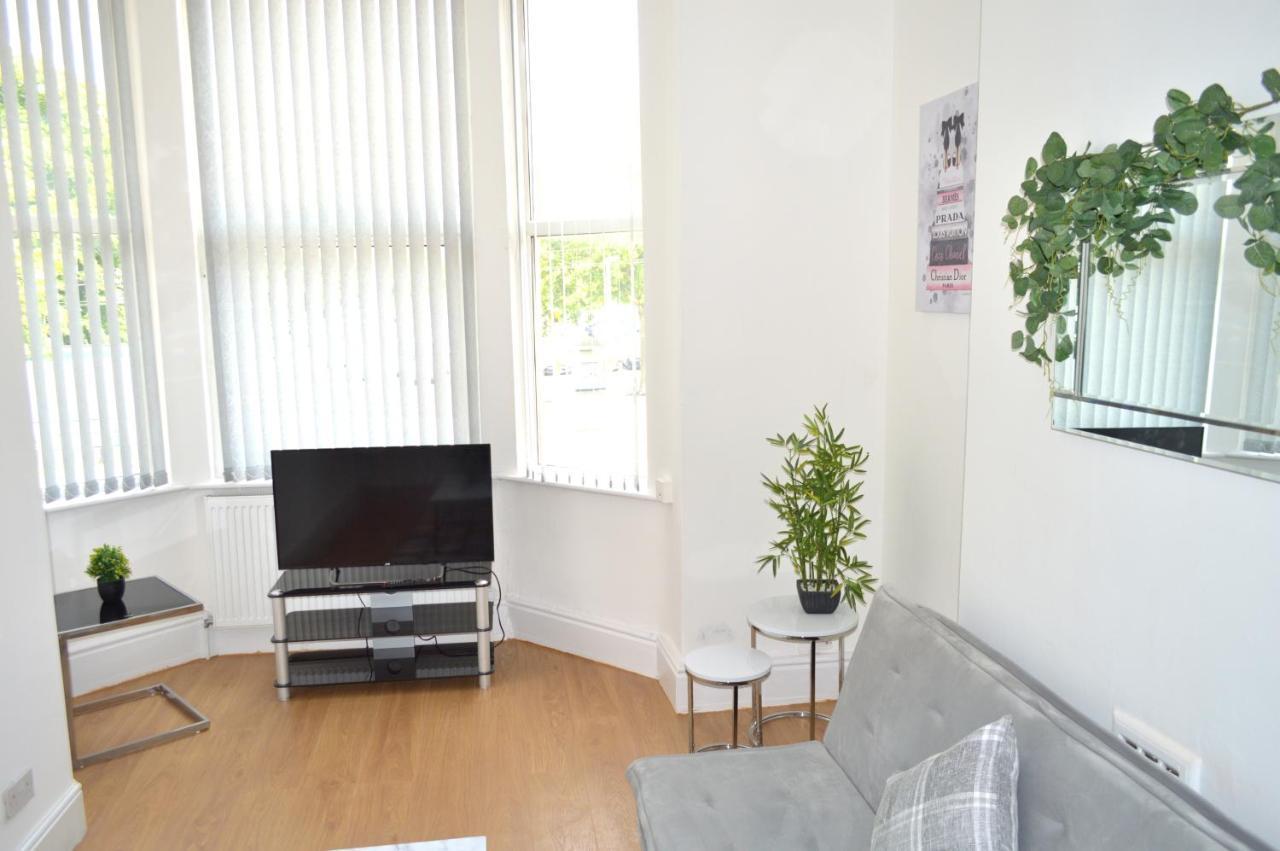 Beautiful Two-Bed Apartment With Driveway Parking Нотингам Екстериор снимка