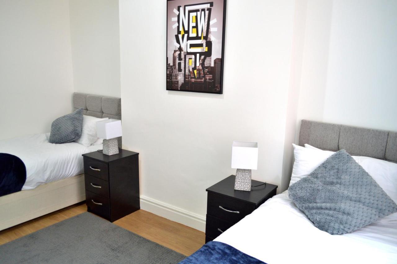 Beautiful Two-Bed Apartment With Driveway Parking Нотингам Екстериор снимка
