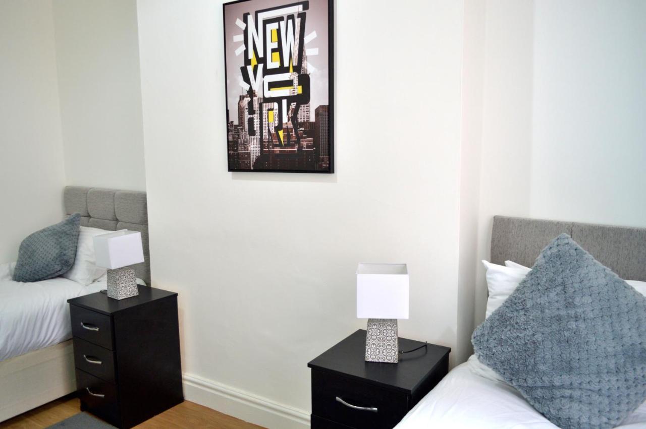 Beautiful Two-Bed Apartment With Driveway Parking Нотингам Екстериор снимка