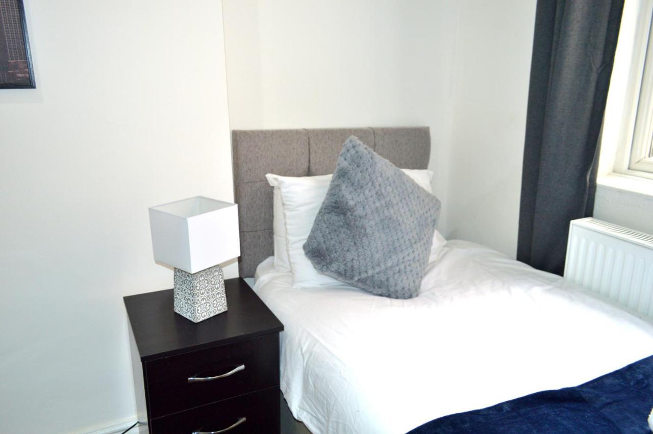 Beautiful Two-Bed Apartment With Driveway Parking Нотингам Екстериор снимка