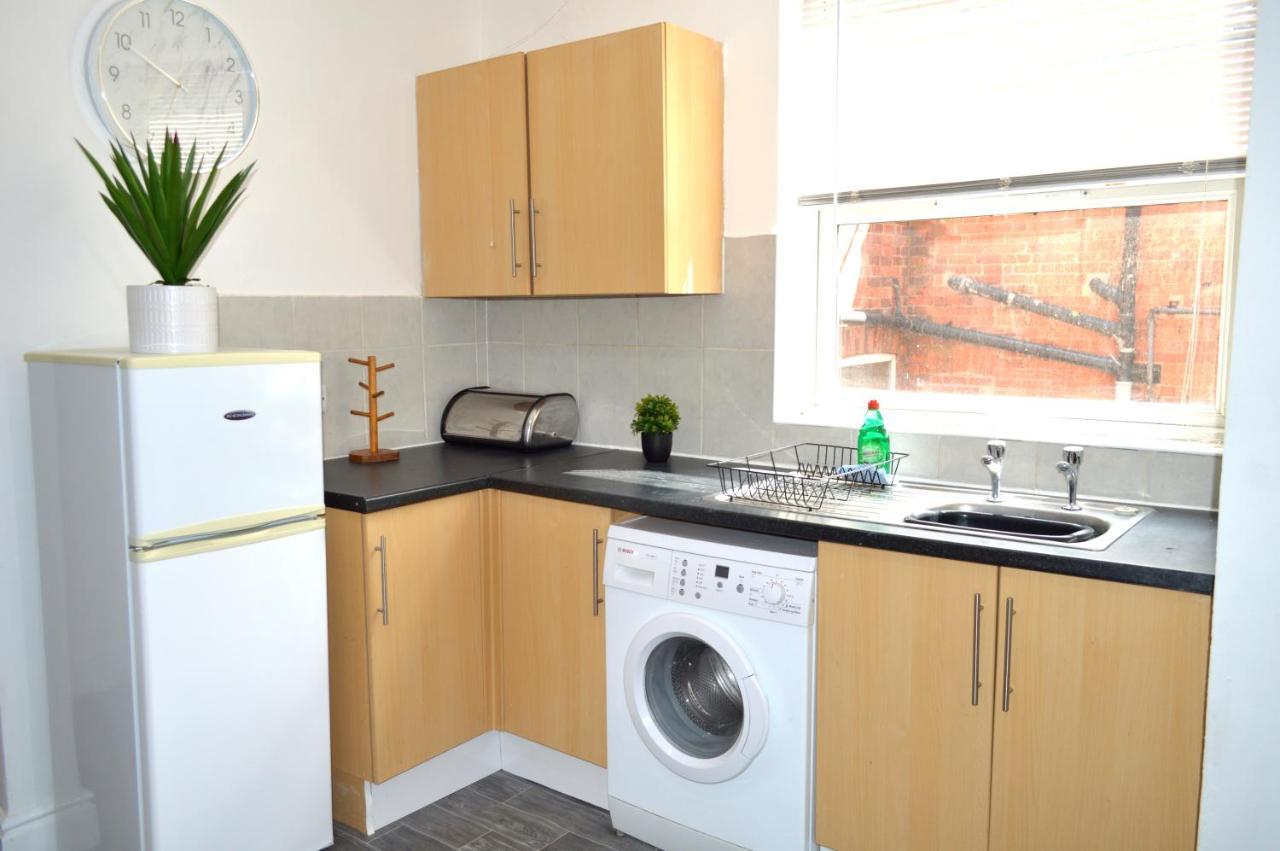 Beautiful Two-Bed Apartment With Driveway Parking Нотингам Екстериор снимка
