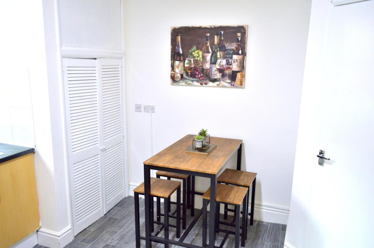 Beautiful Two-Bed Apartment With Driveway Parking Нотингам Екстериор снимка