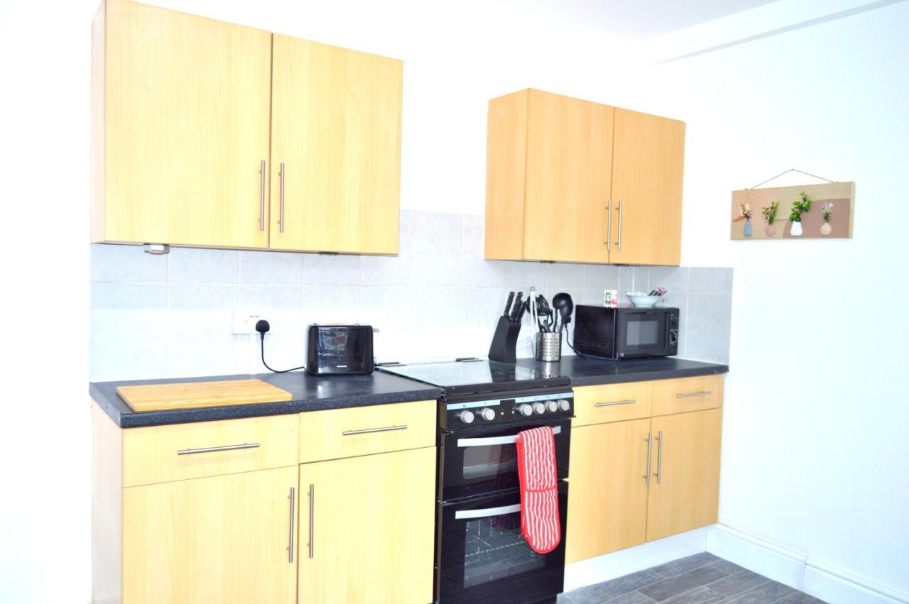 Beautiful Two-Bed Apartment With Driveway Parking Нотингам Екстериор снимка