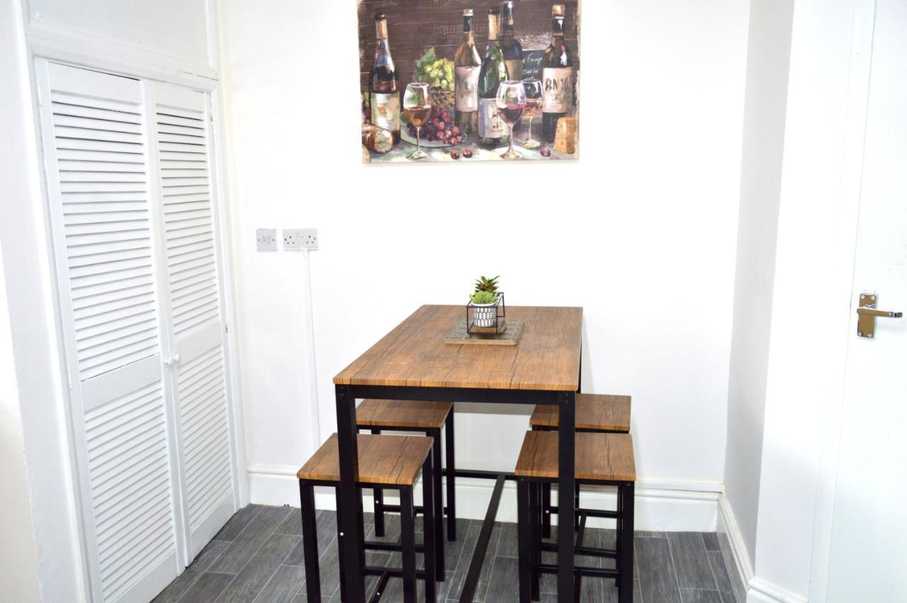 Beautiful Two-Bed Apartment With Driveway Parking Нотингам Екстериор снимка