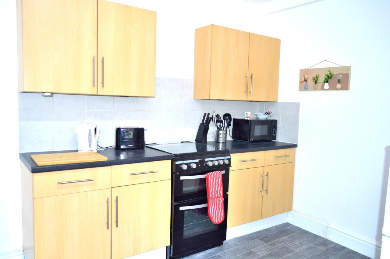 Beautiful Two-Bed Apartment With Driveway Parking Нотингам Екстериор снимка