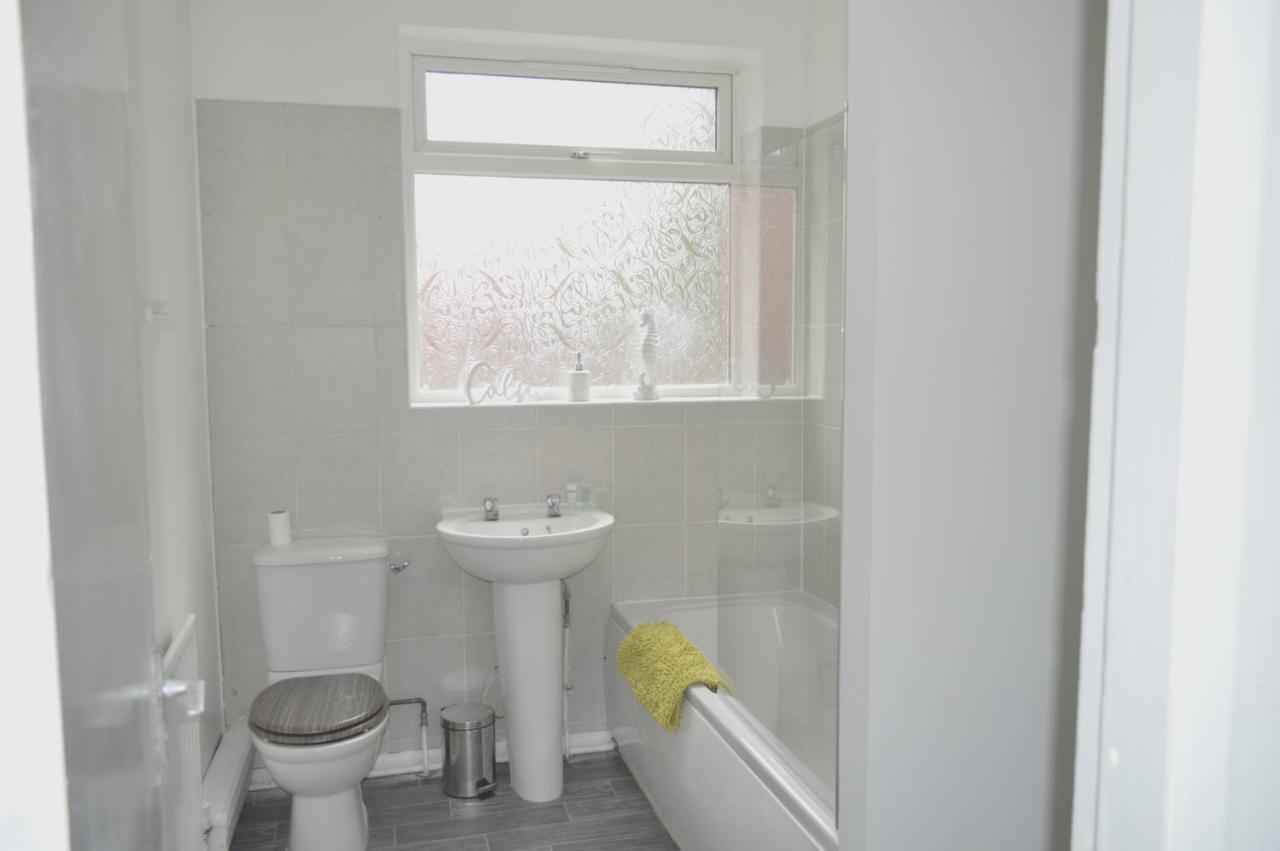 Beautiful Two-Bed Apartment With Driveway Parking Нотингам Екстериор снимка